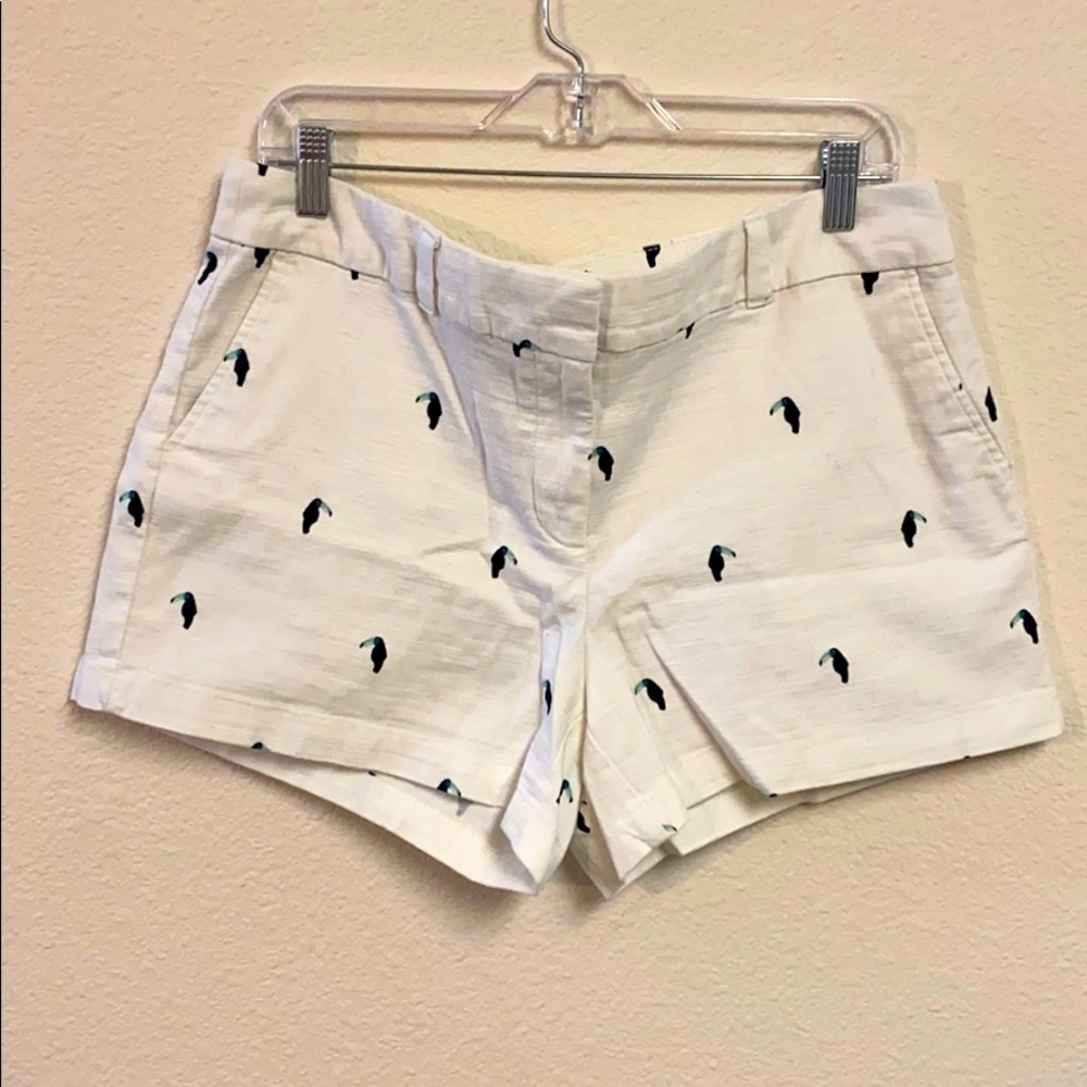 NWOT. Loft Outlet 4in short with toucans